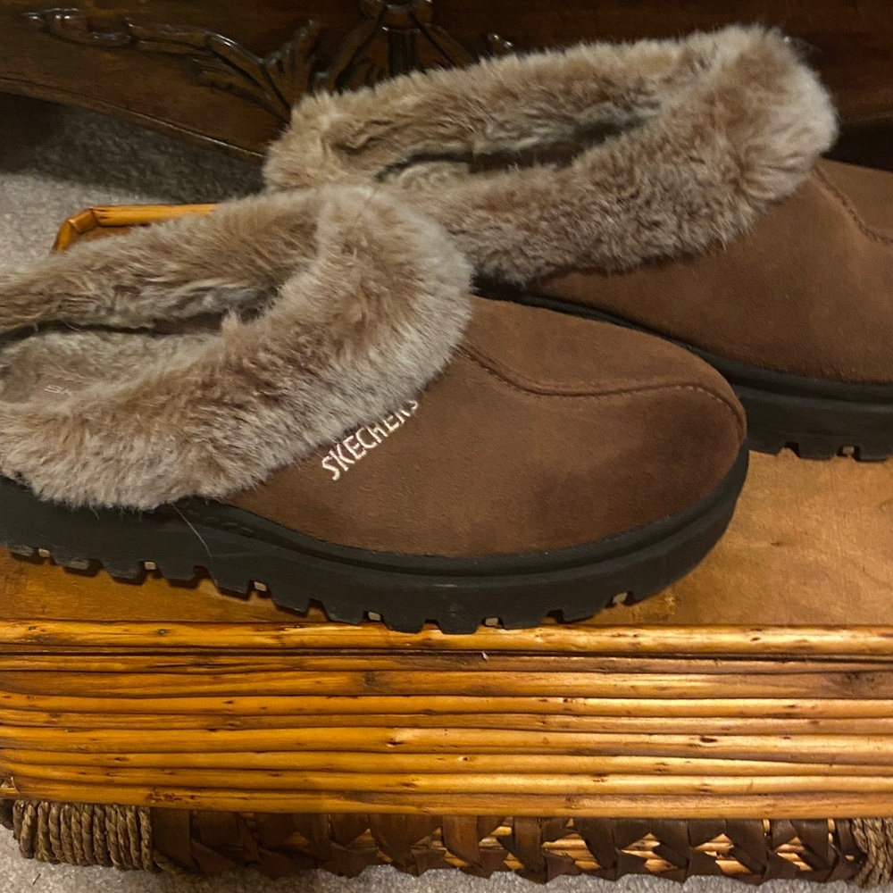 Skechers Women's Tan Fur-Lined Slip on Clogs